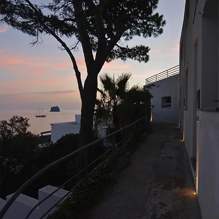 Aparthotel Il Gabbiano Relais In Stromboli